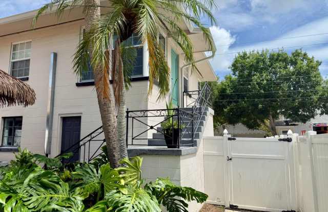 Fully furnished 1/1 Apartment Old NE photos photos