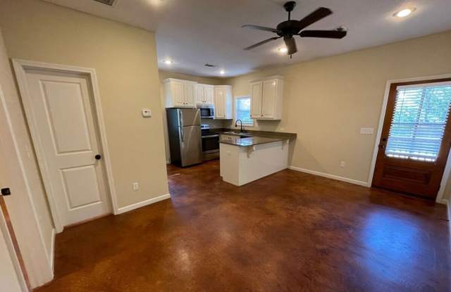 1 Bed/1 Bath Riley Cove Gallery 3