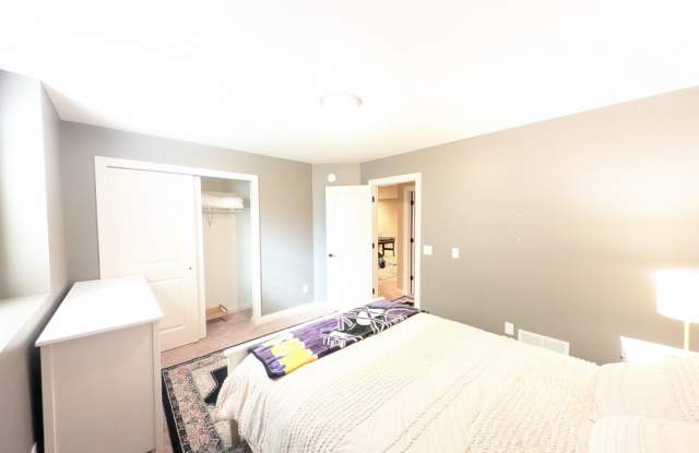 11274 Whitewater Dr - 11274 Whitewater Drive, Woodbury, MN 55129