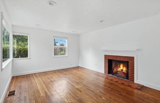 2Bd/1Ba Seattle Home Gallery 3
