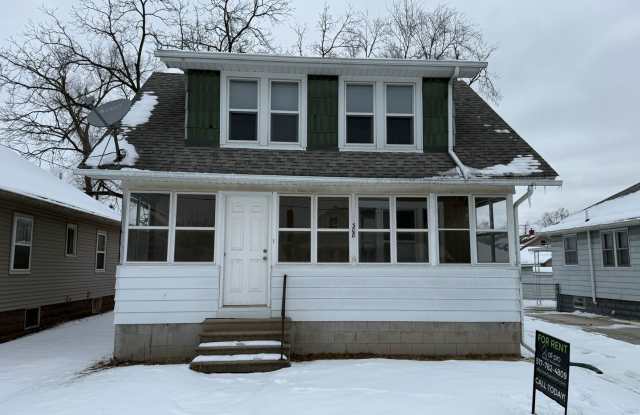 Spacious 2-Bedroom Home Near Vandercook Lake photos photos