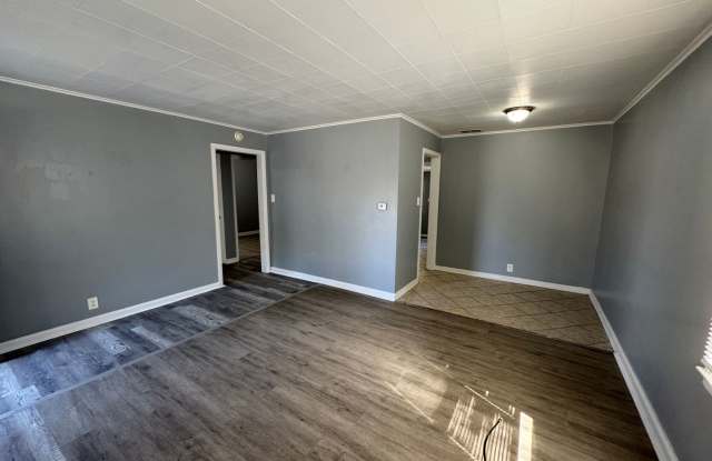 Near Southeast 3 Bedroom 2 Bath Gallery 4