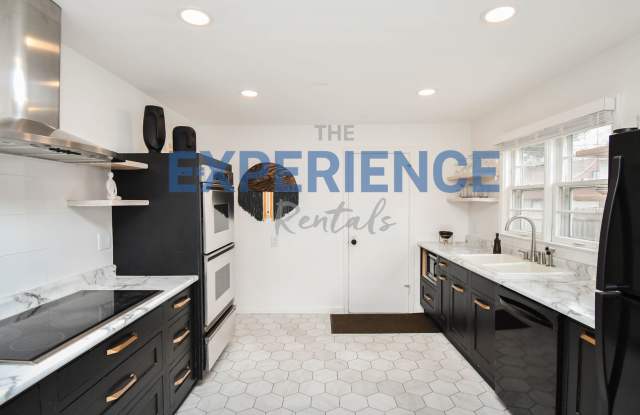 Stylish Furnished Duplex with Modern Finishes and Garage! photos photos