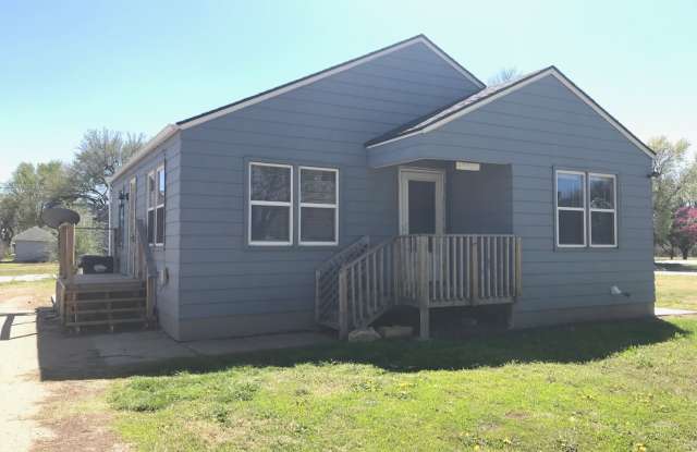 2 Bedroom, 1 Bathroom Home in Hoisington, KS photos photos