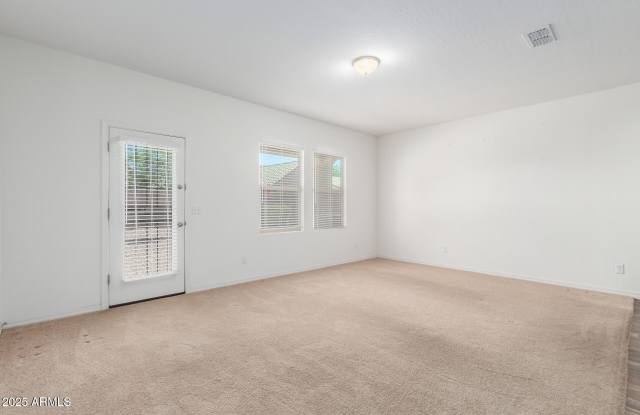 2415 E San Miguel Drive Gallery 3