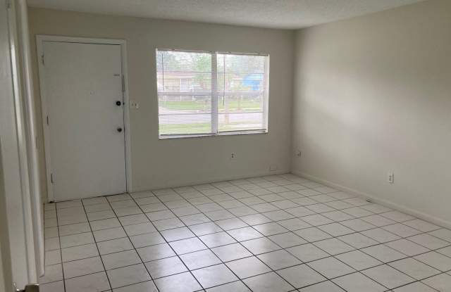 4 bed/1.5 bath Home For Rent in Malibu Grove/Carver Shores Gallery 3