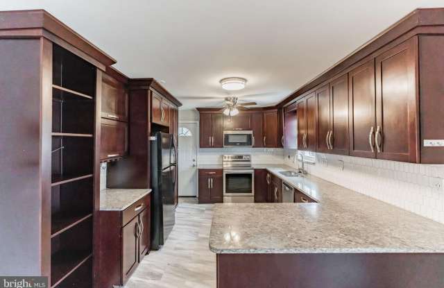 12814 WHITEHOLM Drive Gallery 3