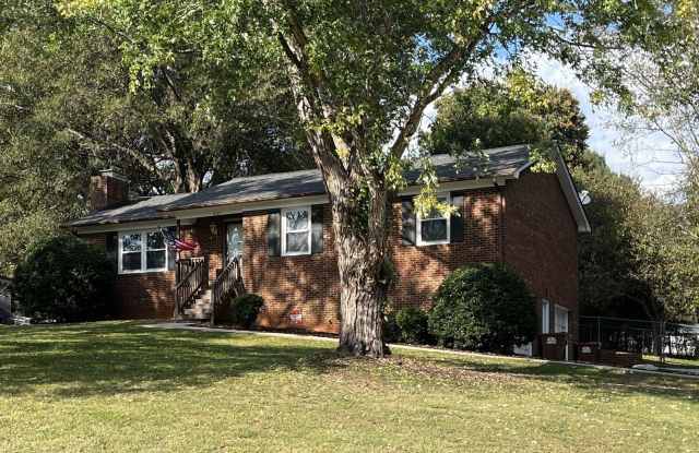 Spacious 3-Bedroom, 2-Bathroom Brick Home Gallery 3