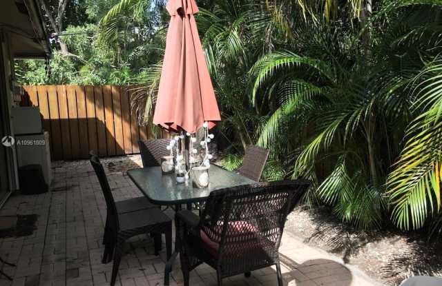 615 SW 16th Ct Gallery 4