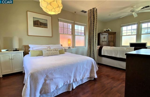 1015 MAIN ST. - 1015 Main Street, Hercules, CA 94547