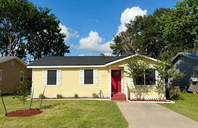 Adorable Craftsman Style 3/1 Home in Danbury!! photos photos