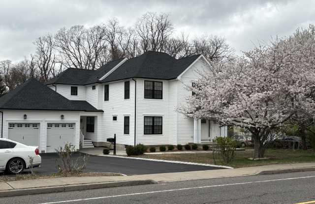 724 Holmdel Road - 724 Holmdel Road, Monmouth County, NJ 07733