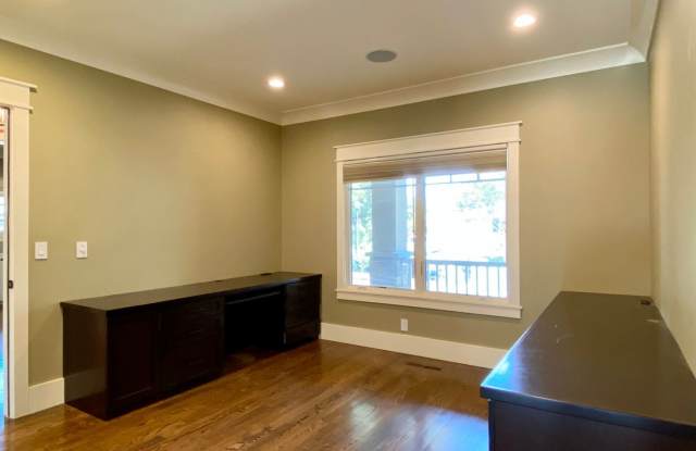 1049 Dartmouth Lane Gallery 4