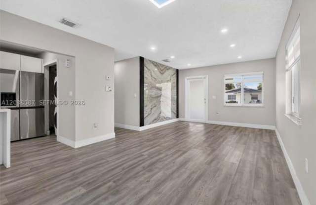5637 SW 36TH Gallery 2