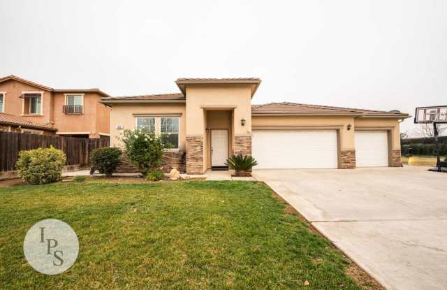 Sanger Home, 4BR/3BA, Near HighSchool + Parks -  Large Side Lot Included photos photos