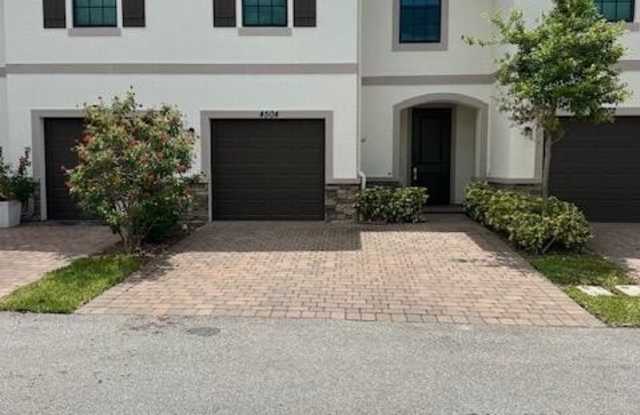 4504 Hartwell Lane photos photos