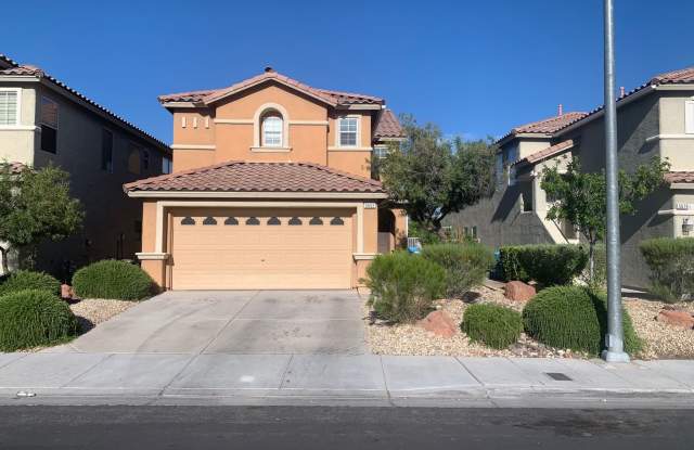 Upgraded 3 bedroom home with loft and den. Over 2000 sq/ft 215/Russell 2150/Mo photos photos