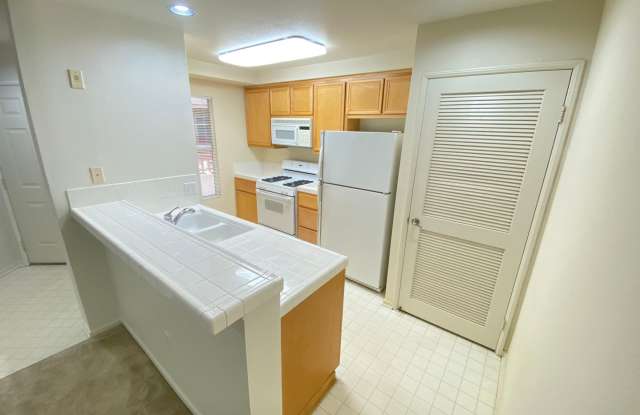 Advent - Low Deposit W/ Laundry  Parking photos photos