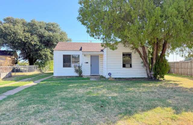 Charming 3 bed, 1 bath, 1,144 sq ft home in Faith Village! Gallery 1
