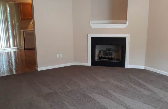 Townhome For Rent! Move In Ready Spacious 2 Bedroom Conveniently Located!!! photos photos