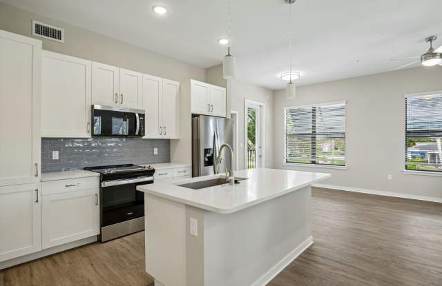 Imperial Crossing Luxury Apartment Homes Gallery 1
