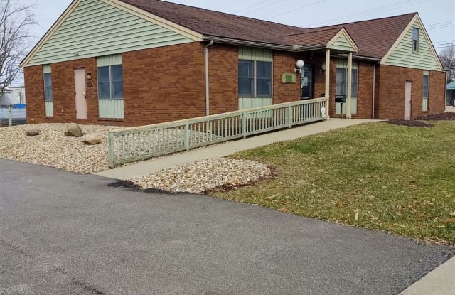 1027 E Main St - 1027 East Main Street, Ashland, OH 44805