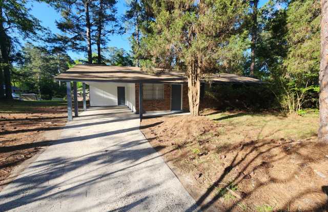 Coming soon! Section 8 accepted! 4 Bedroom Home Off Gordon HWY photos photos