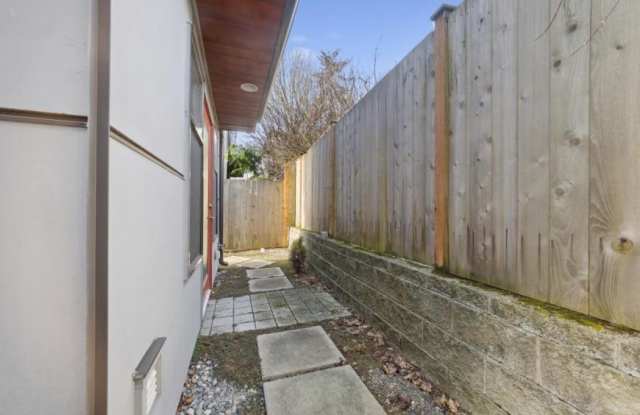 2216 NW 63rd St. #B Gallery 3