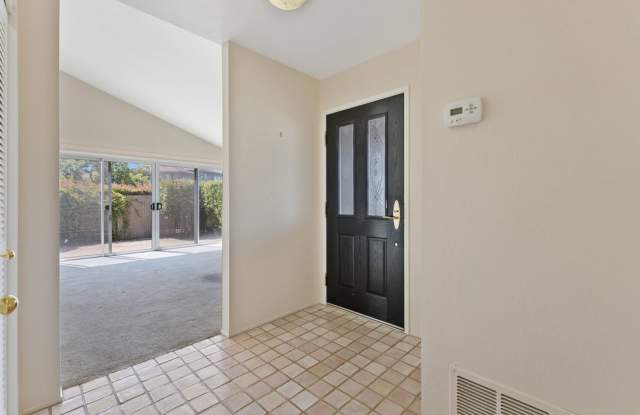 Crown Jewel of the Beachcliff Community Homes Gallery 4