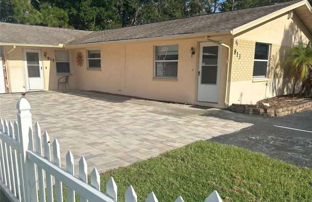 813 LAKE PALMS DRIVE - 813 Lake Palms Drive, Largo, FL 33771