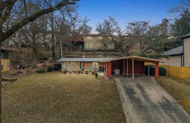 Furnished 3 Bedroom Lakewood Home with Lake View Gallery 3