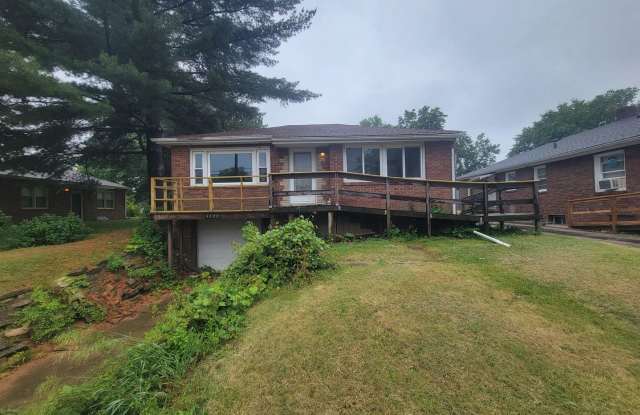 3 Bedroom / 1.5 Bathroom House with Garage photos photos