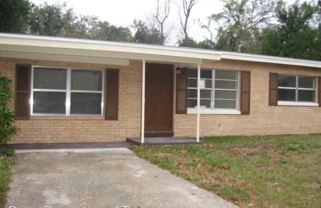 4216 N Sandalwood Circle - 4216 E Sandalwood Cir N, Tampa, FL 33617