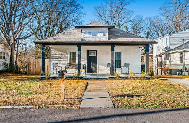 Charming 2-Bed, 2-Bath South Knoxville Home with Amazing Fenced Backyard & Outdoor Space photos photos