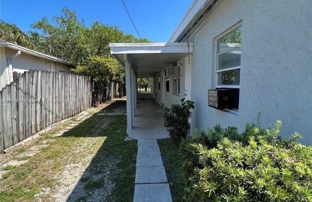 122 NW 6th Ave - 122 Northwest 6th Avenue, Dania Beach, FL 33004
