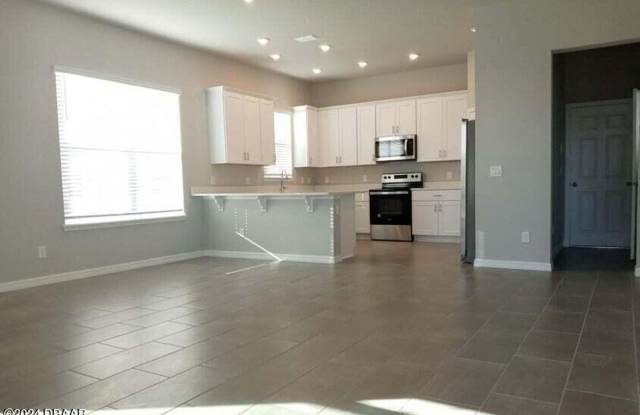 Like new energy-efficient home  3 bedroom/ 2.5 baths. Gallery 3