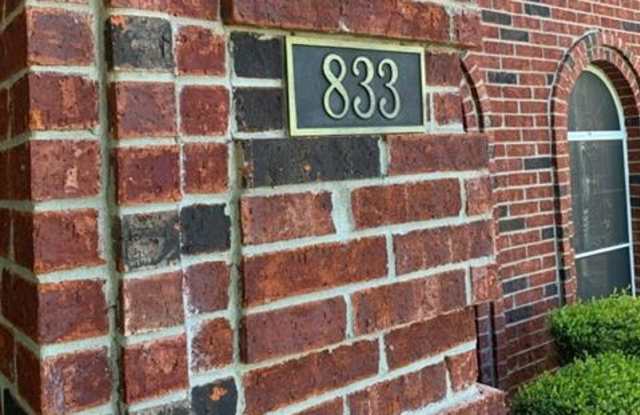 833 Rockefeller Lane Gallery 2