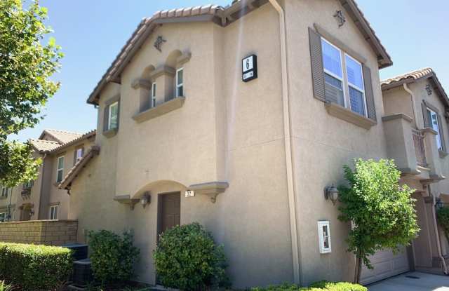 Beautiful 2 Bedrooms, 2 Baths Condominium with Attached Garage in Rancho Cucamonga. photos photos