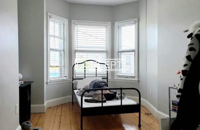 460 Saratoga St. photos photos