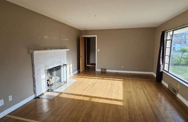 814 S Eastside Gallery 4