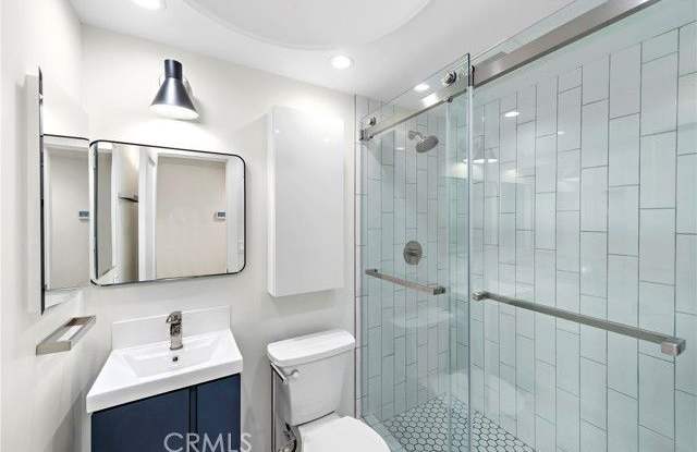 411 Goldenrod Avenue - 411 Goldenrod Avenue, Newport Beach, CA 92625