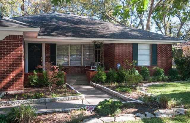 8704 Lockhaven Drive Gallery 3