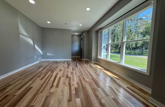 Beautiful 5 Bedroom 2 Bathroom Home + Den in Brooklyn Park! - 6433 Georgia Avenue North, Brooklyn Park, MN 55428