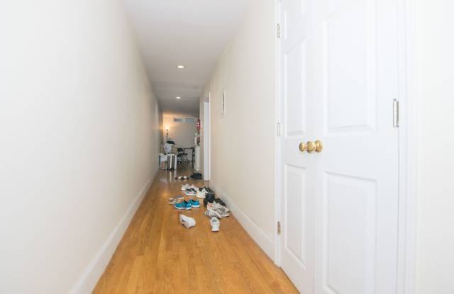 Brookline 3 Bed w/ Heat & Hot Water Included – Cats OK Gallery 4