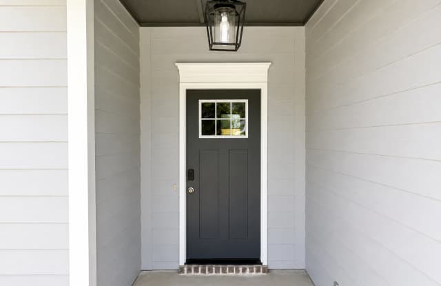 5 Bedroom Home in West Lee County Gallery 4