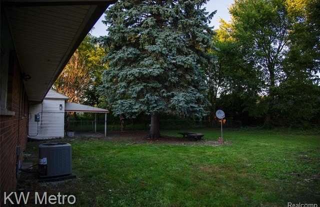 14984 Archdale Street Gallery 4