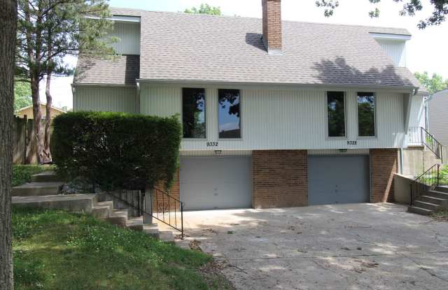Updated 2 BEDROOM 1.5 BATH DUPLEX - 9328 West 49th Street, Merriam, KS 66203