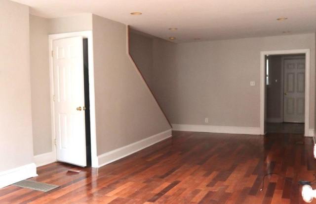 1726 S ORIANNA Street Gallery 2
