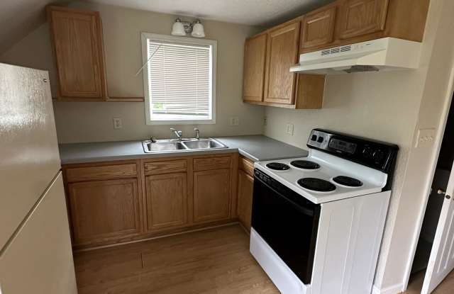 603 East College Ave Studio - 603 College Avenue West, Ladysmith, WI 54848