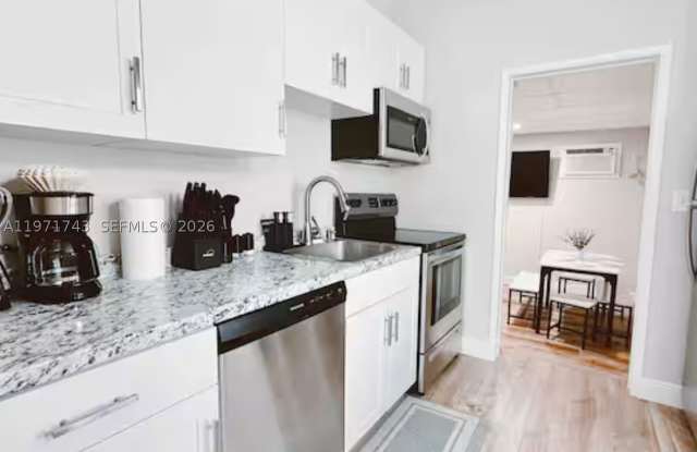 308 NE 8th Ct Gallery 3
